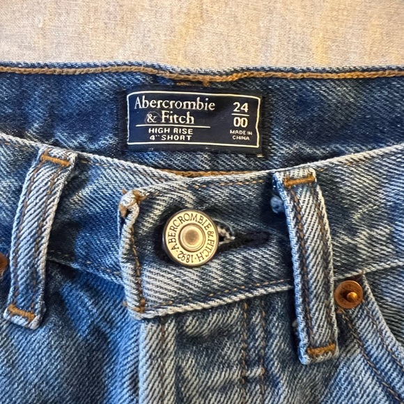 abercrombie 4in high rise mom shorts - Picture 2 of 3